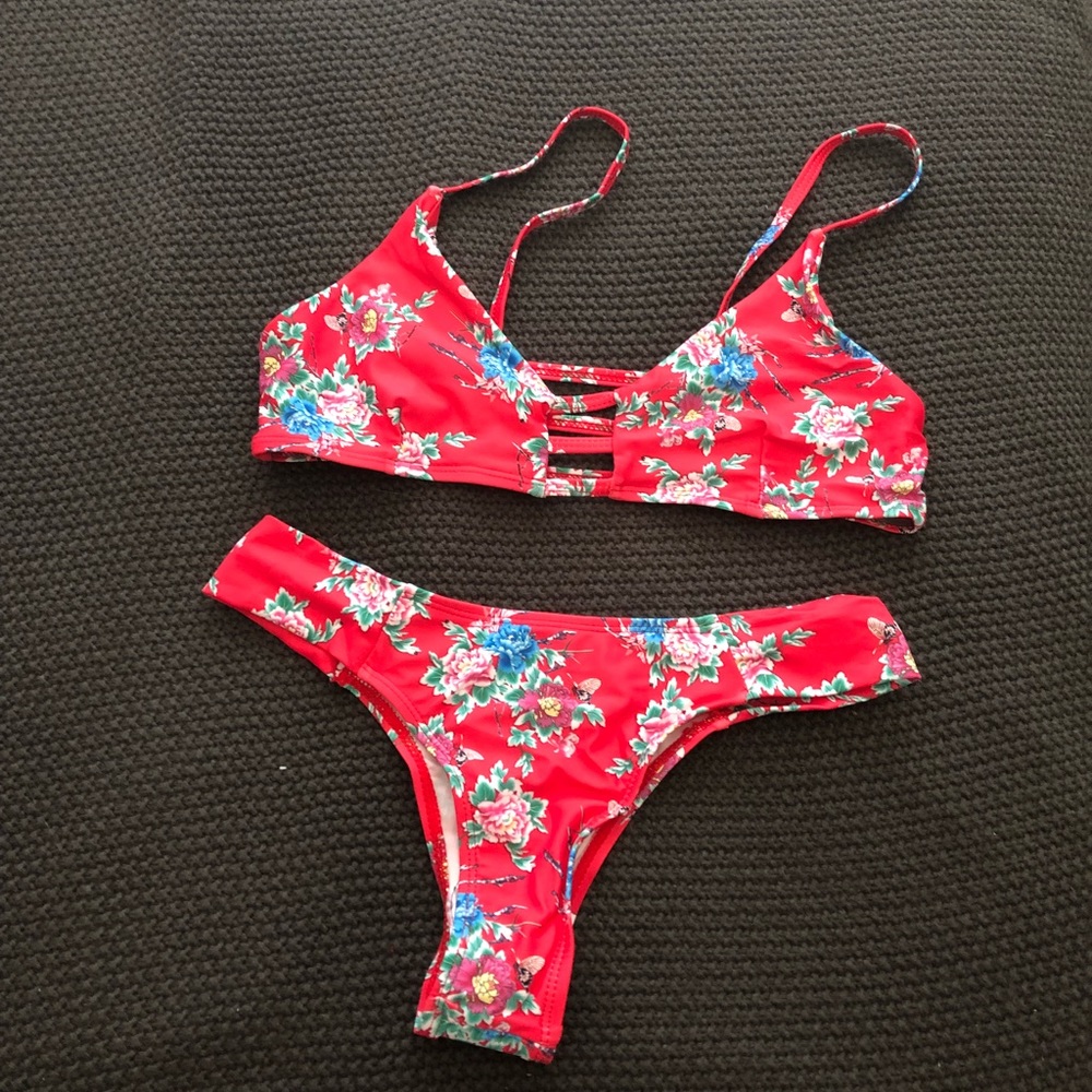 Red Floral print ladder bikini🌺